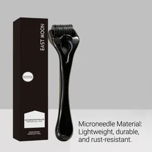 Rouleau de micro-aiguilles noir outil de soin de la peau avec boîte d'emballage assortie.