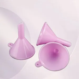 Juego de 3 pequeños embudos de plástico rosa para perfume y líquidos, herramienta portátil útil.