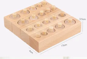 Vue détaillée des blocs de cylindres en bois Montessori, jouet éducatif sensoriel en hêtre.
