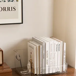 Organizzatore di libri da scrivania trasparente e fermalibri regolabile per uno spazio ordinato.