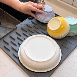 Tappetino scolapiatti in cucina in silicone tappetino di asciugatura inclinato grigio