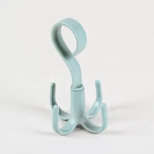 Gancio in plastica multifunzionale girevole a quattro griffe per sciarpe e cappelli.
