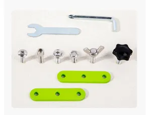 Set completo di accessori per giocattoli in legno, viti e dadi educativi per bambini.