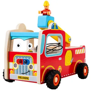 Giocattolo camion dei pompieri in legno per bambini, veicolo educativo con personaggio e viso.