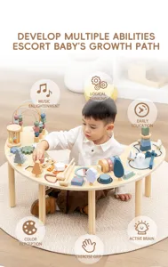 Hölzernen Montessori Aktivitätstisch mit Perlenlabyrinth für die frühkindliche Bildung.