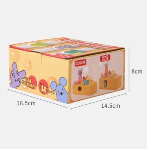 Detalle de caja empaque juguete gato ratón madera con dimensiones y bonitos diseños de ratón.