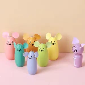 Conjunto de figuras de animales de madera colorida para juguetes educativos infantiles.