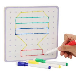 Geoboard in legno Montessori giocattolo educativo con pennarelli colorati per bambini e forme.