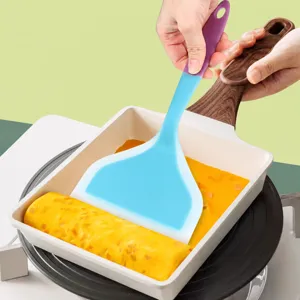 Wide silicone kitchen spatula for non-stick pan, ideal for frying eggs and daily cooking.