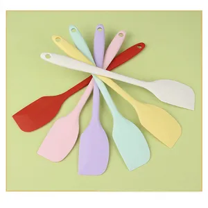One-Piece Silicone Spatula Kitchen Baking Tool Heat Resistant Design For Cake Cream Jam Mixing Home Cooking Utensil