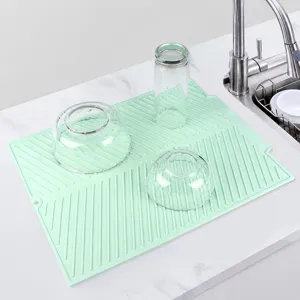 Tappetino scolapiatti in silicone per cucina, antiscivolo resistente al calore con scanalature.