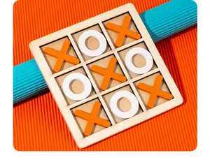 Hölzernes Tic Tac Toe Brettspiel Set, klassisches Lern-Tischspiel für Familienspaß.