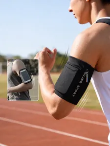 Primo piano del bracciale sportivo nero per smartphone, tenuta sicura ed elevata elasticità in corsa.