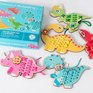 Giocattoli in legno con dinosauri da infilare per bambini, gioco educativo motricità fine.