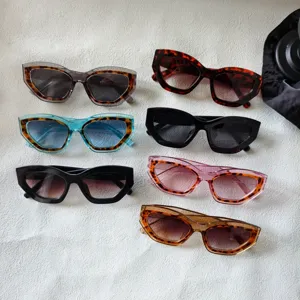 Gafas de sol gruesas y modernas para hombres y mujeres, estilo cuadrado para la calle.