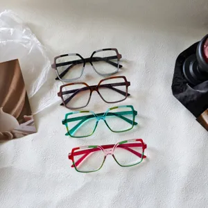 Farbblock Anti-Blaulicht Brillenrahmen, stilvolle quadratische optische Brille für den Alltag.