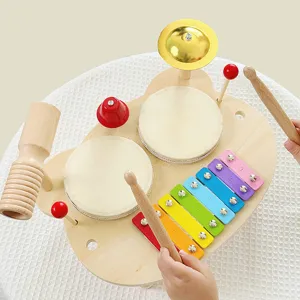 Ensemble d'instruments de musique Orff en bois pour enfants, xylophone, tambour et jouets.