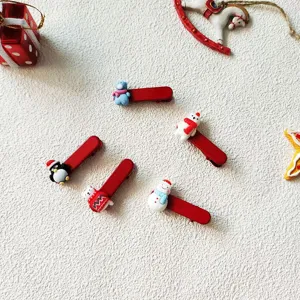 Joli ensemble de pinces à cheveux en résine de Noël avec des motifs d'ours et de bonhomme de neige.