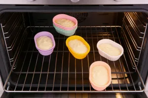 Stampini da forno in silicone mini stampi per muffin colorati vista dettagliata per il forno