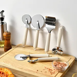 Set di taglieri da cucina in acciaio inossidabile con impugnatura antiscivolo, rotelle per pizza.