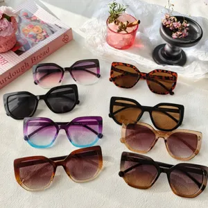 Modische grosse Katzenauge Sonnenbrille fuer Damen, Farbverlauf Glaeser, trendige Brille.