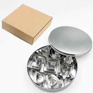 Ensemble de 24 emporte-pièces en acier inoxydable avec boîte pour pâtisserie et cuisson DIY.