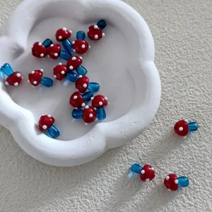 Glas Perlen in Pilzform für DIY Schmuckherstellung, süßer roter Punkt blauer Stiel.