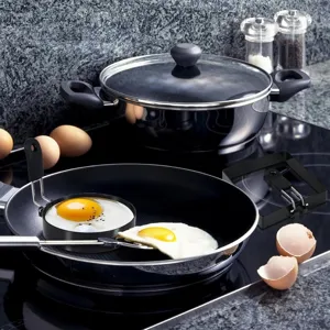Non-stick egg ring frying mold set with anti-scald handle for kitchen cooking fried eggs.