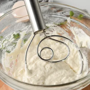 Batidor de masa danés de acero inoxidable con mango de tubo para hornear harina principal