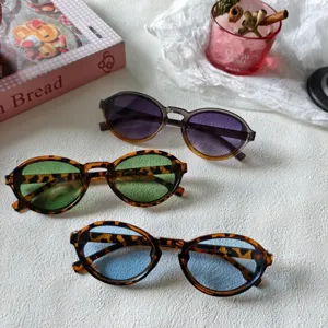 Vintage ovale Sonnenbrille Set, bunte Farbverlaufslinsen mit trendigen Leopardenmuster.