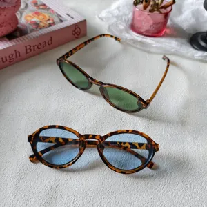 Vintage ovale Sonnenbrille für Damen, trendige kleine Leo-Muster Sonnenbrille Retro Stil.