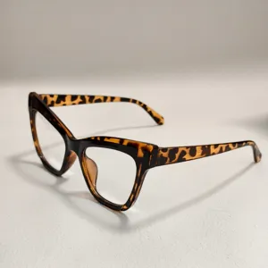 Gafas de sol carey estilo ojo de gato retro, montura estrecha, diseño elegante.