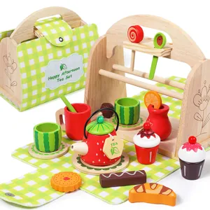 Set di giocattoli da tè e dessert in pomeridiano in legno per bambini per giochi di ruolo.