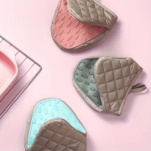 Close-up detail of fish-shaped silicone oven mitts with quilted cloth and anti-slip pattern.
