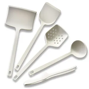 Witte siliconen keukengerei set inclusief spatels, schuimspaan, soeplepel en tang.