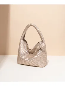 Gevlochten leren schoudertas met metallic afwerking, elegante retro stijl voor dagelijks.