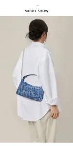 Geflochtene Damen Umhängetasche aus Waschdenim mit Kettenriemen und Ledergriff für Alltag.