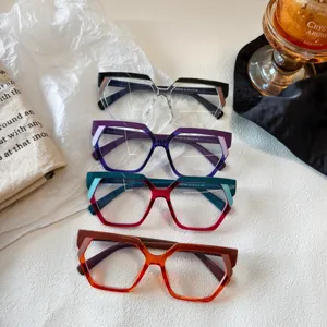 Occhiali da vista quadrati irregolari colorati anti-luce blu stile chic mod.
