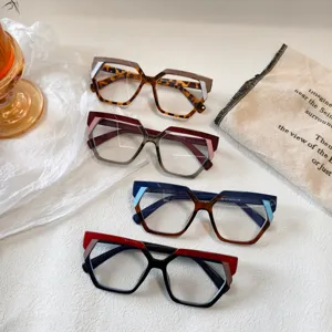 Occhiali anti-luce blu quadrati irregolari color-block chic, stile europeo trendy.