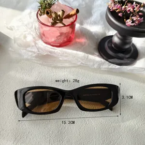 Retro zwarte smalle rechthoekige zonnebril voor dames en heren, hippe vintage stijl.