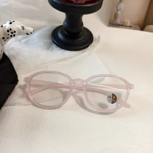 Detailansicht trendiger, photochromer Retro-Ovale Sonnenbrille in Hellrosa für Damen.