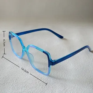 Elegante blaue Farbverlauf Blaulichtfilter Brille mit modernem geometrischem Gestell.