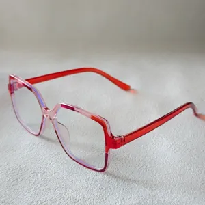 Farbverlauf rosa rote Blaulichtfilter Brille Fassung minimalistisch Mode Brillenrahmen