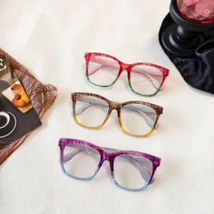 Occhiali da vista grandi quadrati anti luce blu stile dopamine trendy per donna chic.