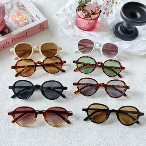 Gafas de sol redondas vintage de moda gafas retro con estilo para mujeres de uso diario urbano.