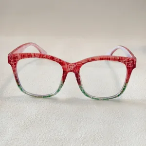Occhiali quadrati anti luce blu chic con montatura trendy colore dopamina per le donne.