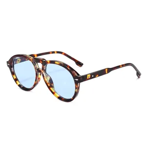 Reto-Sonnenbrille mit Schildpatt-Gestell und hellblauen Gläsern für Damen und Herren.