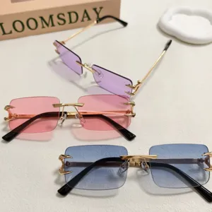 Lunettes de soleil sans monture homme degrade verres carres metallique style tendance.