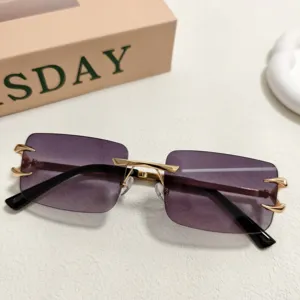 Lunettes de soleil en métal sans monture pour hommes avec verres violets dégradés.