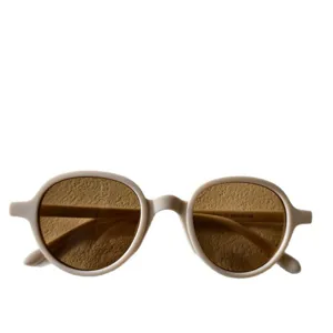 Gafas de sol redondas retro con elegante montura beige claro y lentes teñidas de marrón.